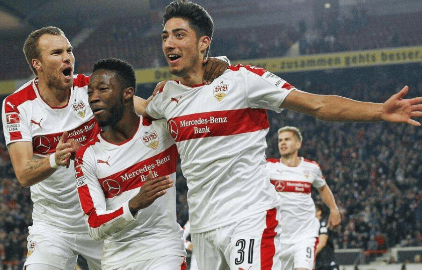 球速平台 -葡萄牙比赛最后时刻球迷冲场大四喜